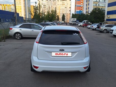 2010 Ford Focus II Рестайлинг, белый, 490000 рублей, вид 2