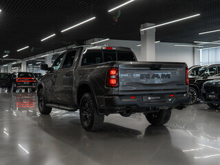 2025 Ram 1500 Crew Cab V Рестайлинг, серый, 9000000 рублей, вид 5