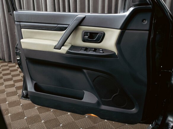 2014 Mitsubishi Pajero IV Рестайлинг 1, чёрный, 1765000 рублей - вид 11