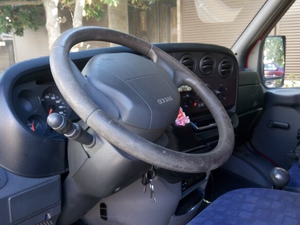 2004 Iveco Daily, пурпурный, 1500000 рублей - вид 1