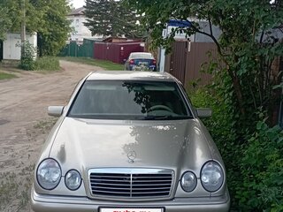 1998 Mercedes-Benz E-Класс 240 II (W210, S210), золотистый, 650000 рублей, вид 1