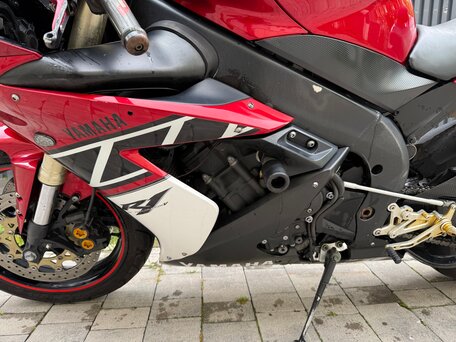 2005 Yamaha YZF-R1, красный, 575000 рублей, вид 3