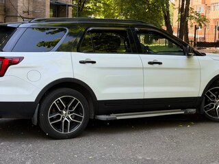 2015 Ford Explorer V Рестайлинг, белый, 1970000 рублей, вид 4
