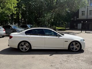 2013 BMW 5 серии 535i xDrive VI (F10/F11/F07) Рестайлинг, белый, 2190000 рублей, вид 3