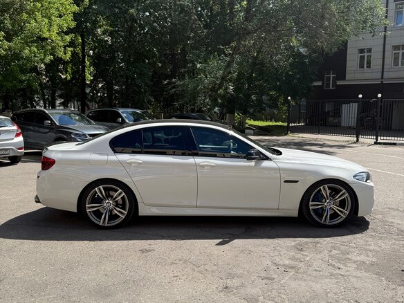 2013 BMW 5 серии 535i xDrive VI (F10/F11/F07) Рестайлинг, белый, 2190000 рублей - вид 2