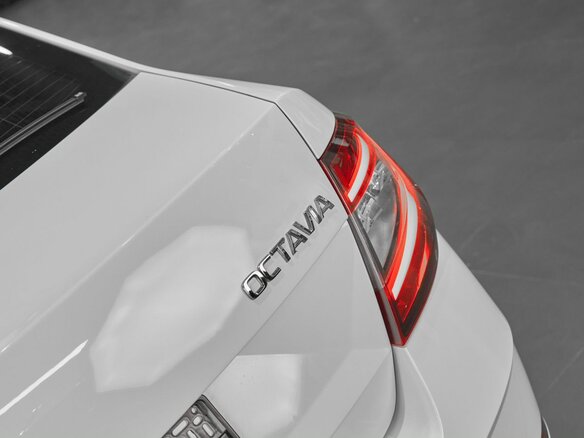 2017 Skoda Octavia III (A7) Рестайлинг, белый, 1399000 рублей - вид 7