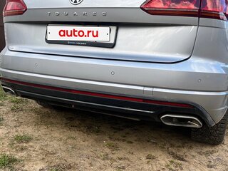 2019 Volkswagen Touareg III, серебристый, 5000000 рублей, вид 4