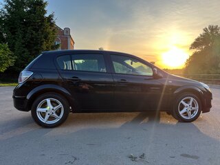 2010 Opel Astra H Рестайлинг, чёрный, 590000 рублей, вид 4