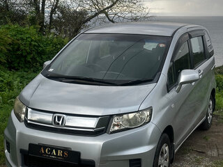 2015 Honda Freed Spike I Рестайлинг 2, серебристый, 800000 рублей, вид 3