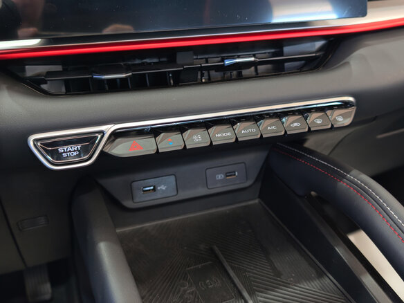 2026 Geely Coolray I Рестайлинг 2, белый - вид 8