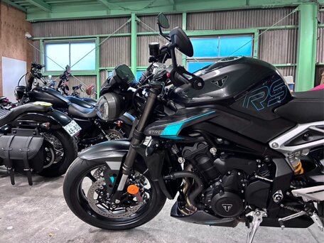 2026 Triumph Street Triple, серый, 1250000 рублей, вид 3