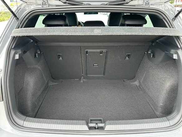 2023 Volkswagen Golf VIII, серый, 1740000 рублей - вид 19
