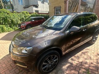 2011 Volkswagen Touareg II, коричневый, 1650000 рублей, вид 4