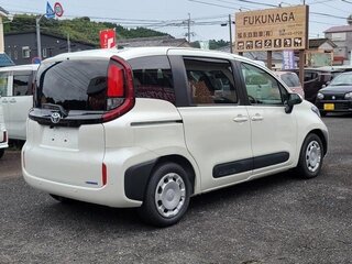 2023 Toyota Sienta III, белый, 1200000 рублей, вид 4