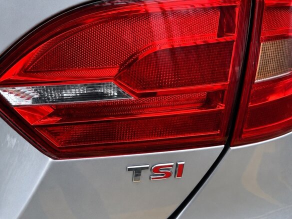 2012 Volkswagen Jetta VI, серебристый, 1395000 рублей - вид 9