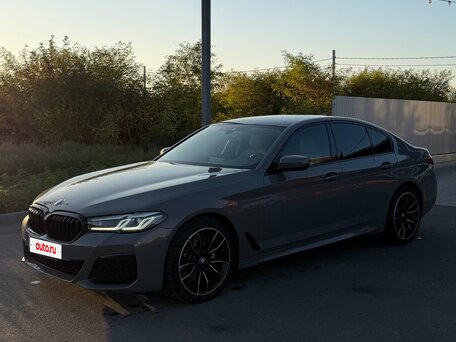 2020 BMW 5 серии 520d xDrive VII (G30/G31/G38) Рестайлинг, серый, 4150000 рублей, вид 2