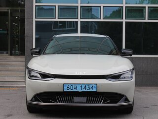 2022 Kia EV6 Long Range I, бежевый, 3300000 рублей, вид 2
