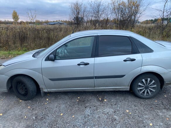 2001 Ford Focus I (North America), серебристый, 170000 рублей - вид 3