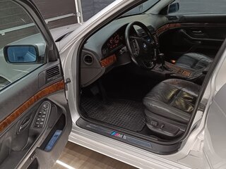 2001 BMW 5 серии 525i IV (E39) Рестайлинг, серебристый, 1500000 рублей, вид 5