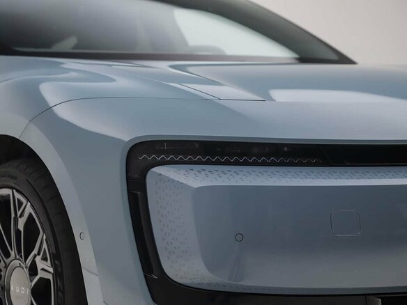 2026 Audi E5 83 kWh, голубой, 7620000 рублей - вид 4