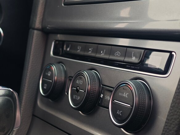 2013 Volkswagen Golf VII, красный, 1250000 рублей - вид 13