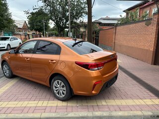 2017 Kia Rio IV, оранжевый, 1150000 рублей, вид 4