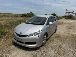 2011 Toyota Wish II, серебристый, 950000 рублей, вид 1