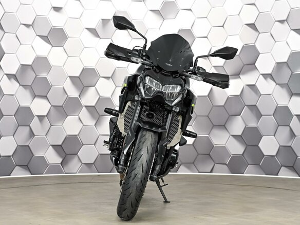 2022 Kawasaki Z 900, чёрный, 999000 рублей - вид 4