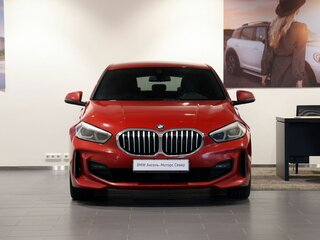 2019 BMW 1 серии 118d III (F40), красный, 2728000 рублей, вид 2