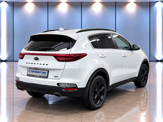 2021 Kia Sportage IV Рестайлинг, белый, 2647000 рублей, вид 4