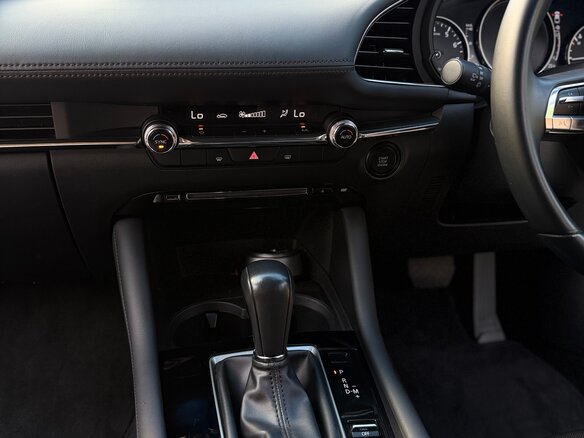 2020 Mazda 3 IV (BP), белый, 1950000 рублей - вид 17