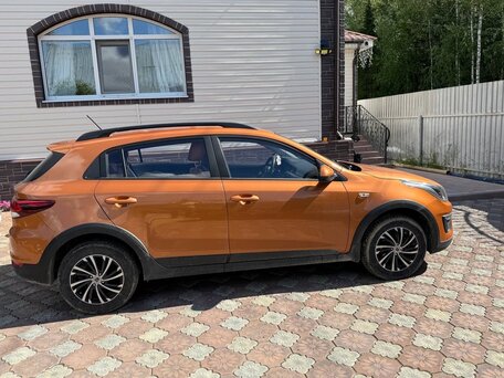 2020 Kia Rio X-Line IV, оранжевый, вид 2