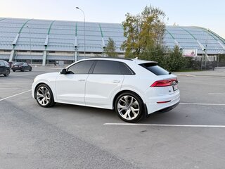 2021 Audi Q8 55 TFSI I (4M), белый, 8500000 рублей, вид 4