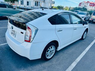 2013 Toyota Prius III Рестайлинг (XW30), белый, 1100000 рублей, вид 4
