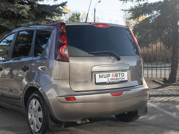 2013 Nissan Note I Рестайлинг, коричневый, 700000 рублей - вид 10