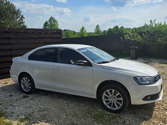 2013 Volkswagen Jetta VI, белый - вид 2
