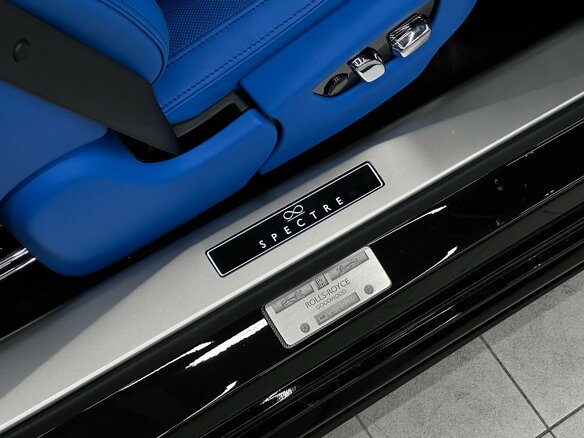 2026 Rolls-Royce Spectre Black Badge I Рестайлинг (Series II), чёрный, 74000000 рублей - вид 36