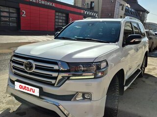 2017 Toyota Land Cruiser 200 Series Рестайлинг 2, белый, 6400000 рублей, вид 2
