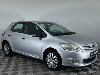 2011 Toyota Auris I Рестайлинг, серебристый, 950000 рублей, вид 3