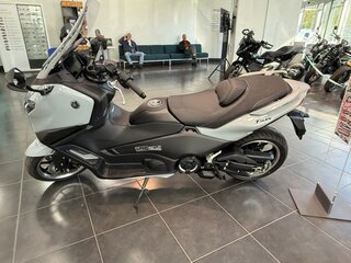 2026 Yamaha TMAX, серый, 1650000 рублей, вид 4