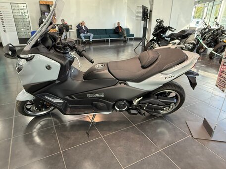 2026 Yamaha TMAX, серый, 1650000 рублей, вид 4