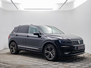 2017 Volkswagen Tiguan II, чёрный, 2815000 рублей, вид 3