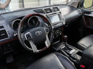 2013 Toyota Land Cruiser Prado 5-speed 150 Series Рестайлинг 1, серебристый, 2538000 рублей, вид 5