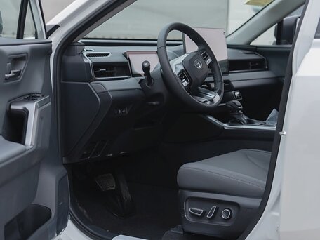 2026 Toyota RAV4 VI (XA60), белый, 4000500 рублей, вид 3