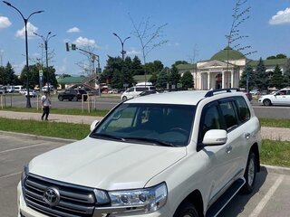2015 Toyota Land Cruiser 200 Series Рестайлинг 2, белый, 9999999 рублей, вид 1