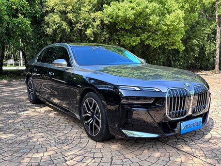 2024 BMW 7 серии 735Li VII (G70), чёрный, 9867364 рублей, вид 3