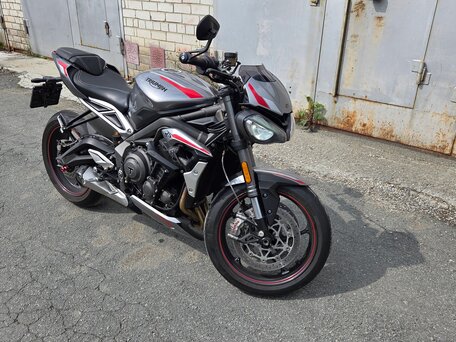 2020 Triumph Street Triple, серый, 1040000 рублей, вид 2