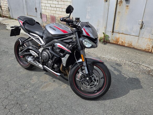 2020 Triumph Street Triple, серый, 1040000 рублей - вид 1