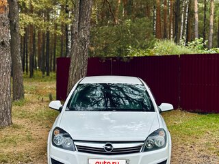2011 Opel Astra H Рестайлинг, белый, 450000 рублей, вид 1