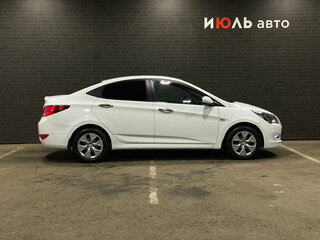2016 Hyundai Solaris I Рестайлинг, белый, 850000 рублей, вид 4